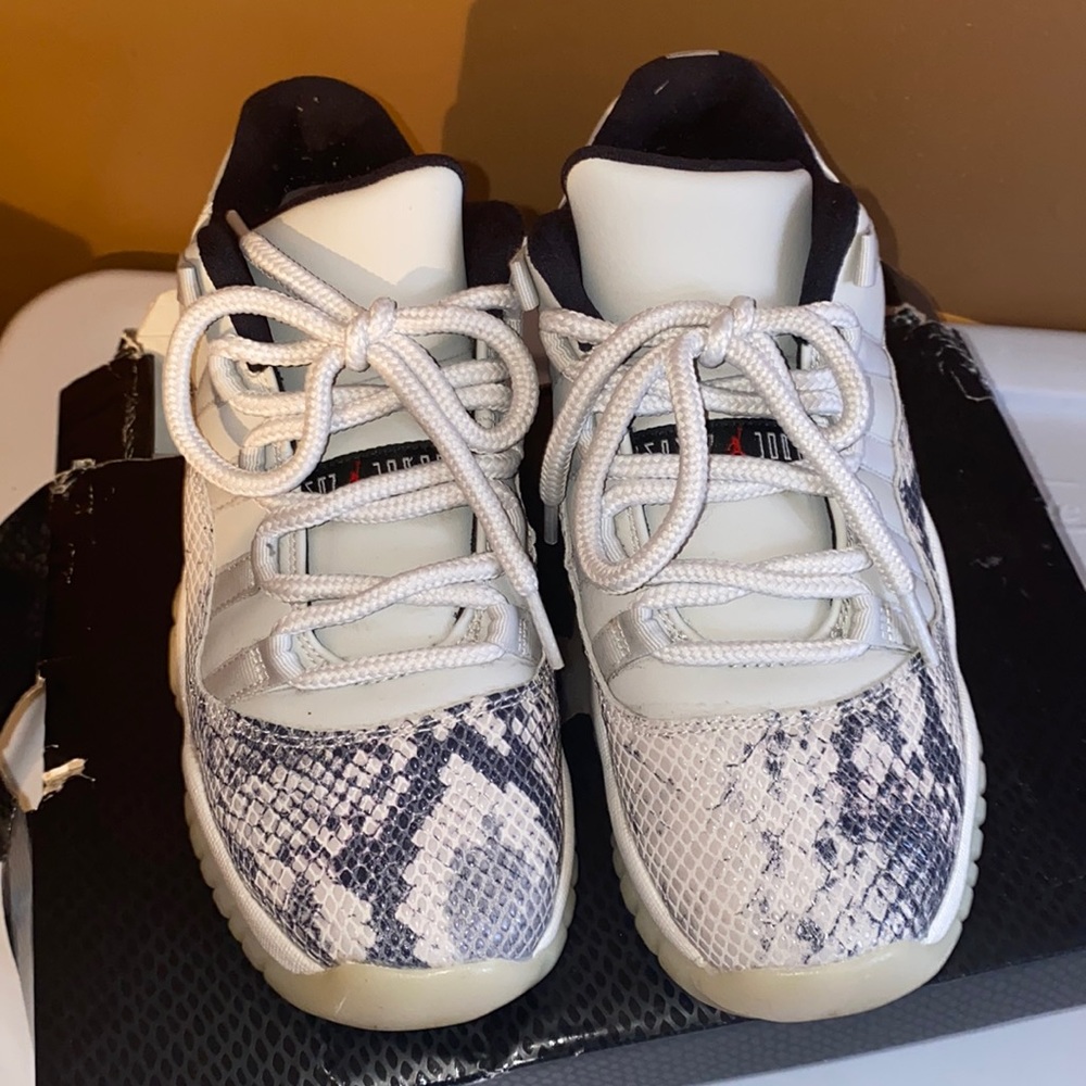Retro bone 11